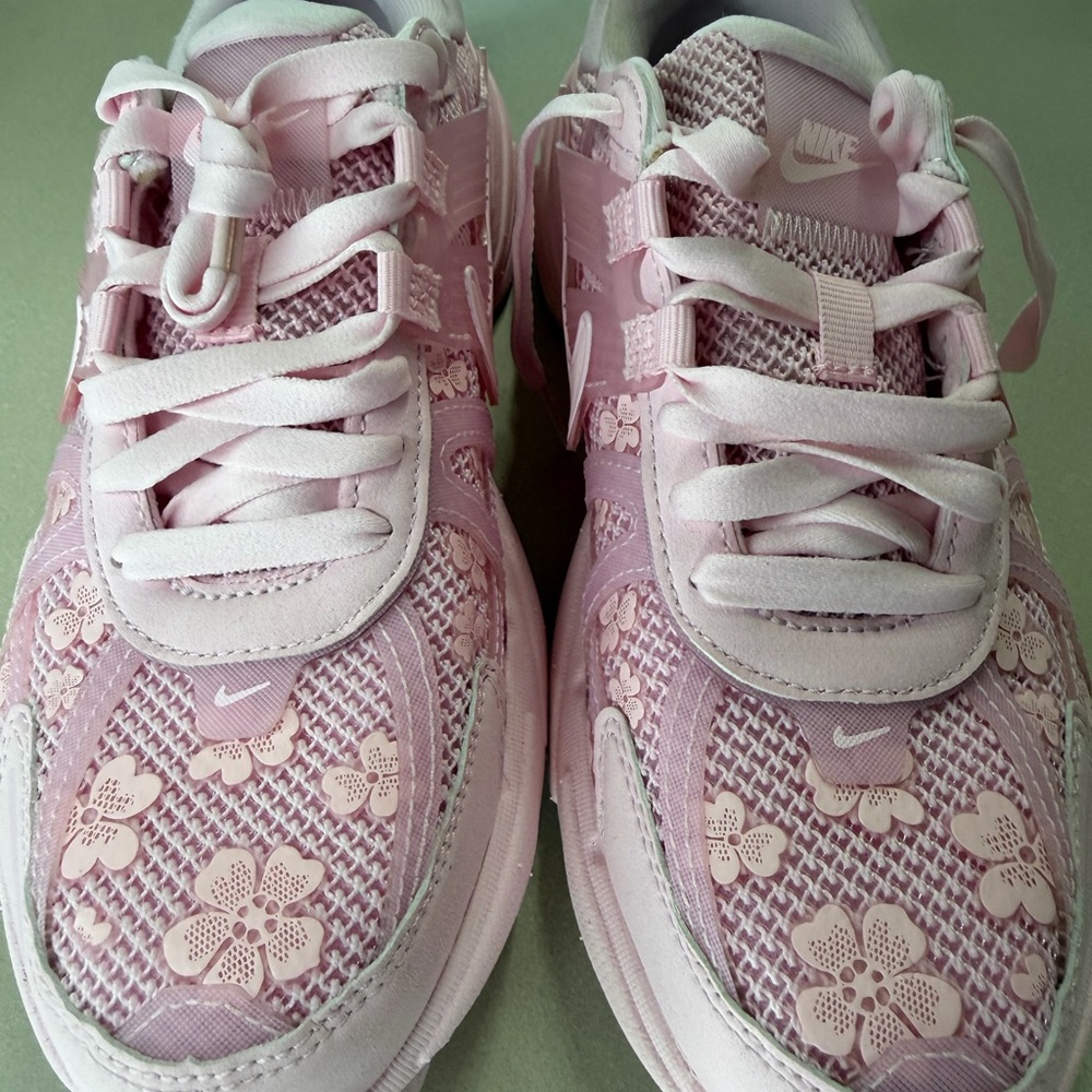 Nike Light Pink Athletic Sneakers NWOT so never worn - Picture 5 of 6